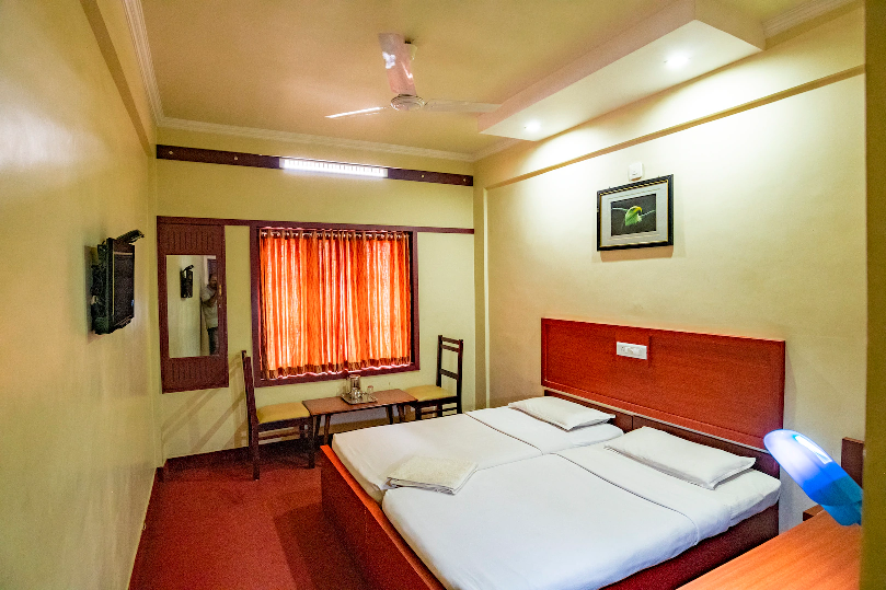 The Woodlands Hotel | Non Deluxe Room